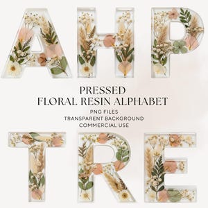 Puede incluir: Letras del alfabeto A, H, P, T, R y E de resina transparente, cada una rellena de flores y follaje prensados. El texto "PRESSED FLORAL RESIN ALPHABET" se muestra debajo, junto con texto adicional.