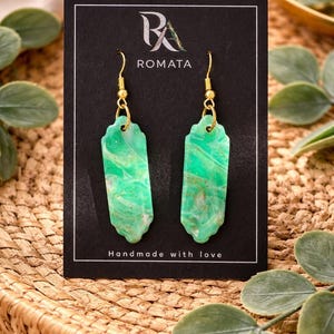 Open diamanten hangers met hemelgeode | Statementoorbellen indigopaars bladgoud | Romata Art-sieraden