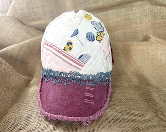 Geüpcycleerde quilttruckerhoed, vintage patchworkhoed, boho cottagecore-pet, boerenmeisjeshoed, westernfestivalhoed, uniek handgemaakt cadeau