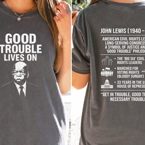 Maglietta John Lewis Good Trouble Lives On, ritratto di un leader dei diritti civili, maglietta per i diritti di voto