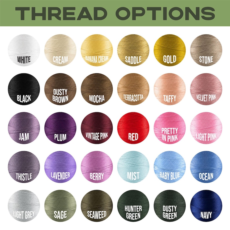 Peut inclure: Un nuancier intitul&eacute; THREAD OPTIONS pr&eacute;sentant trente &eacute;chantillons circulaires de fil &agrave; coudre dans diverses teintes, notamment blanc, cr&egrave;me, banane, selle, or, pierre, noir, brun poussi&eacute;reux, moka, terre cuite, taffetas, rose velours, confiture, prune, rose vintage, rouge, rose tendre, rose clair, chardon, lavande, baie, brume, bleu b&eacute;b&eacute;, oc&eacute;an, gris clair, sauge, algue, vert chasseur, vert poussi&eacute;reux et marine.