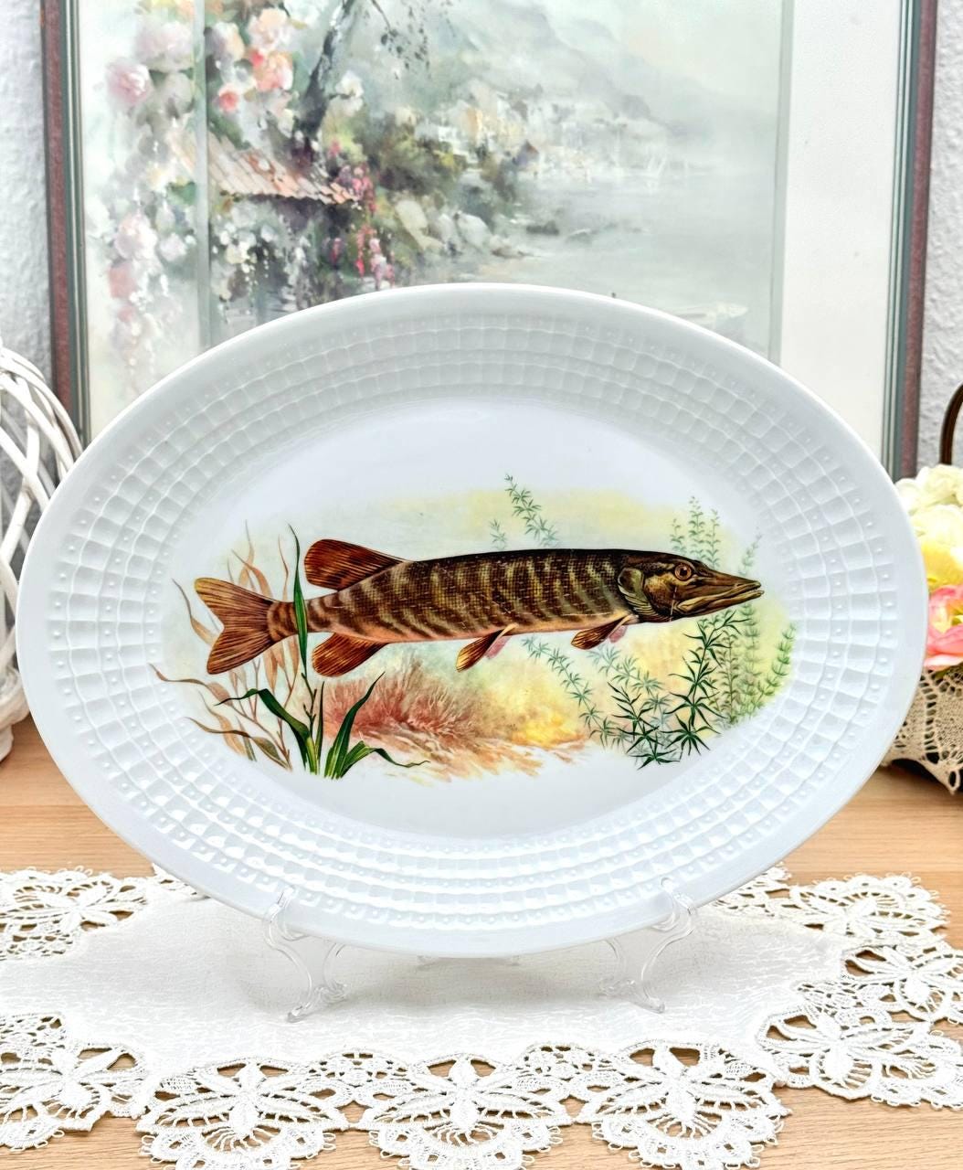 Teller mit fischmotiv