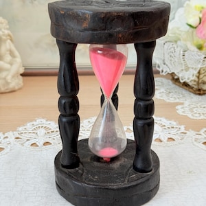 Vintage Sanduhr aus Holz mit rosa Sand – 10 Minuten – 18,5 cm hoch