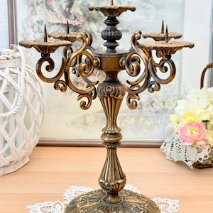 Elegante candeliere vintage in ottone per 5 candele, massiccio 38 cm, 4 kg, stile barocco, splendido arredamento per la casa