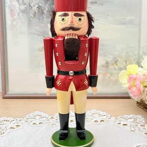 Vintage Holz-Nussknacker „Husar“ – handbemalte Dekorationsfigur, 34 cm