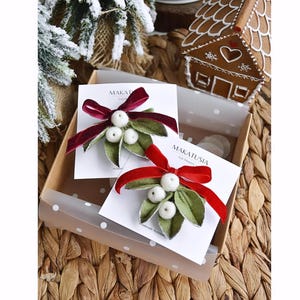 Weihnachtlicher Mistelzweig mit Schleife, Holliday Haarschmuck für Kleinkinder