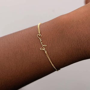 Bracelet prénom en or 14 carats, bracelet prénom personnalisé, bracelet gourmette, bijoux prénom personnalisés, cadeau pour maman, cadeau d'anniversaire, cadeau de fête des mères