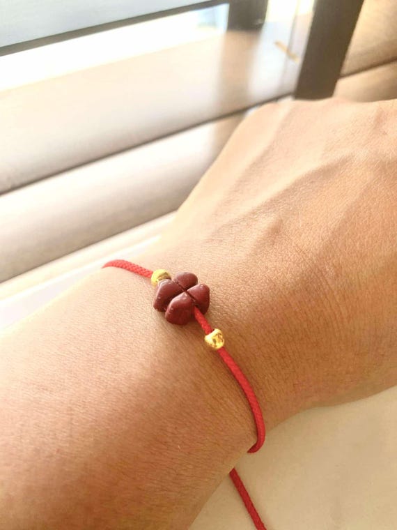 四つ葉のクローバーブレスレットの赤い糸の幸運が来ます - Etsy 日本