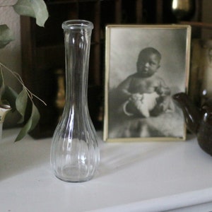 vintage / clear glass ribbed bud vase