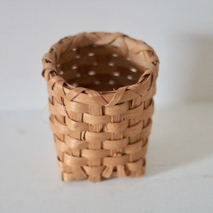 cesta de madeira de vime / vintage