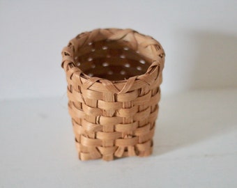 vintage / wicker wood basket