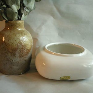 vintage white haeger floral minimalist planter