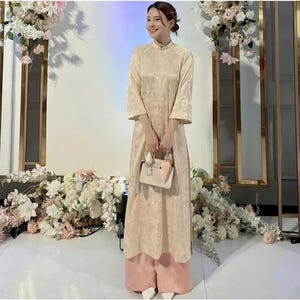 Tradizionale Ao Dai Viet Nam preconfezionato - Áo Dài Gấm Cách Tân Nữ Dáng Suông Cổ V Sang Trọng – Abito vietnamita Ao Dai