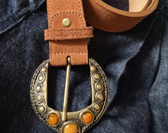 Boho chic camel belt • Vintage bronze buckle and amber stones • Women's suede belt • Boho accessory • Wide retro belt