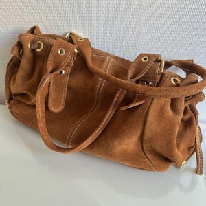 Sac hobo en cuir suédé - Sac camel en daim - Sac à main bohème chic -  - Sac tendance 2025 - Sac nubuck marron - Sac à main femme