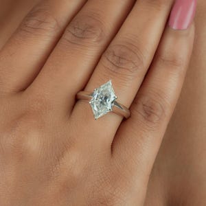 Anello con moissanite incolore da 3,05 ct con taglio marquise olandese, anello di fidanzamento solitario con taglio marquise olandese, anello di fidanzamento con moissanite