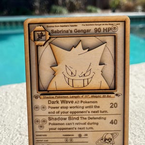 Sabrina's Gengar Pokémon - Lasergesneden houten kaart - 094/151 - Lasergesneden lindehouten fysieke Pokémon-kaart + gratis standaard