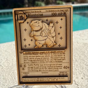 Blastoise Pokémon - Lasergesneden houten kaart - 003/151 - Lasergesneden lindehouten fysieke Pokémon-kaart + gratis standaard