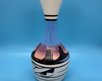 Jarrón pequeño Navajo vintage con diseño de arcoíris del desierto, de 3 1/2 x 8 pulgadas, pintado a mano en EE. UU.