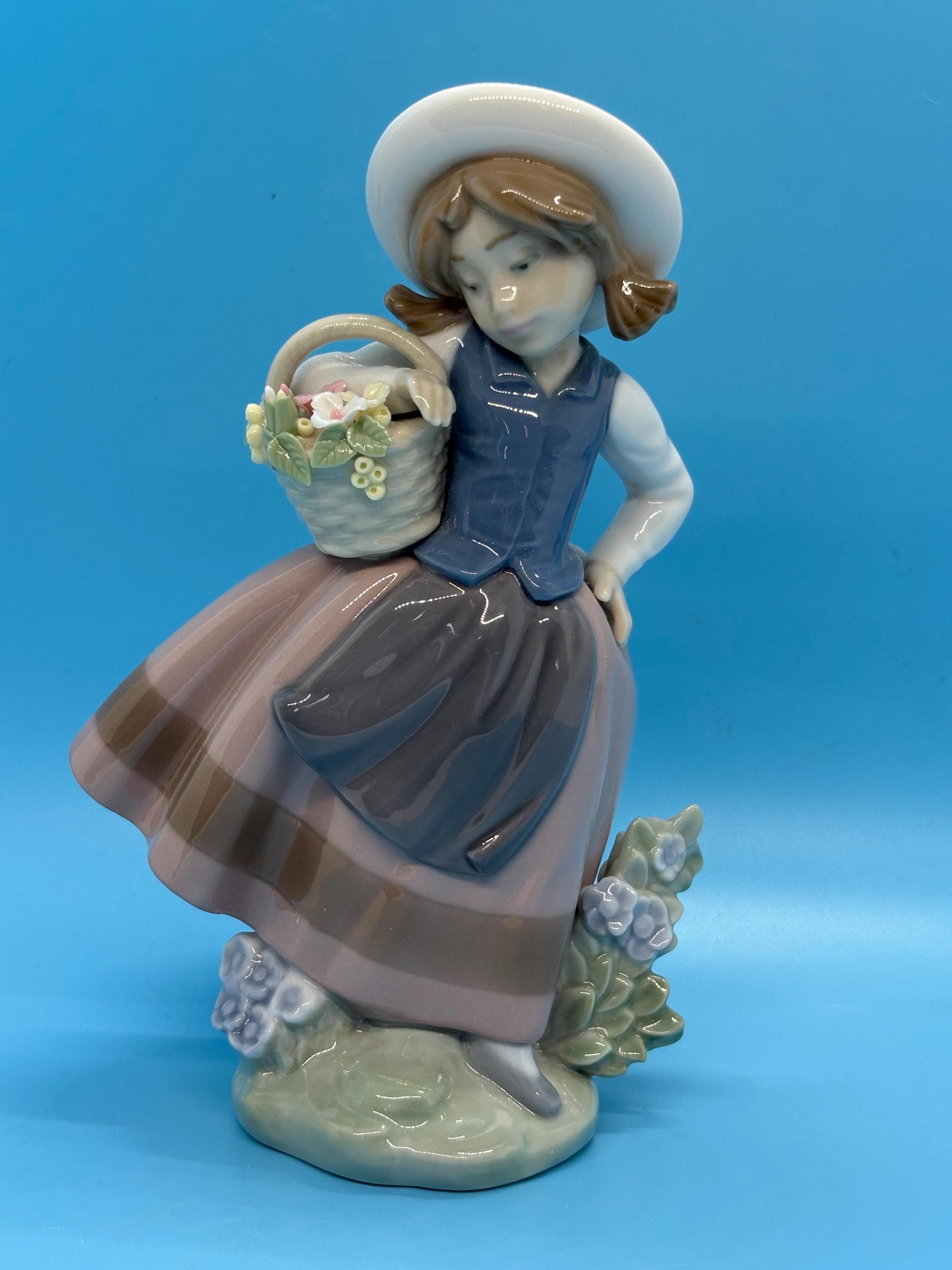 Lladro Sweet Scent Figurine #5221, Retired Porcelain Girl Flower