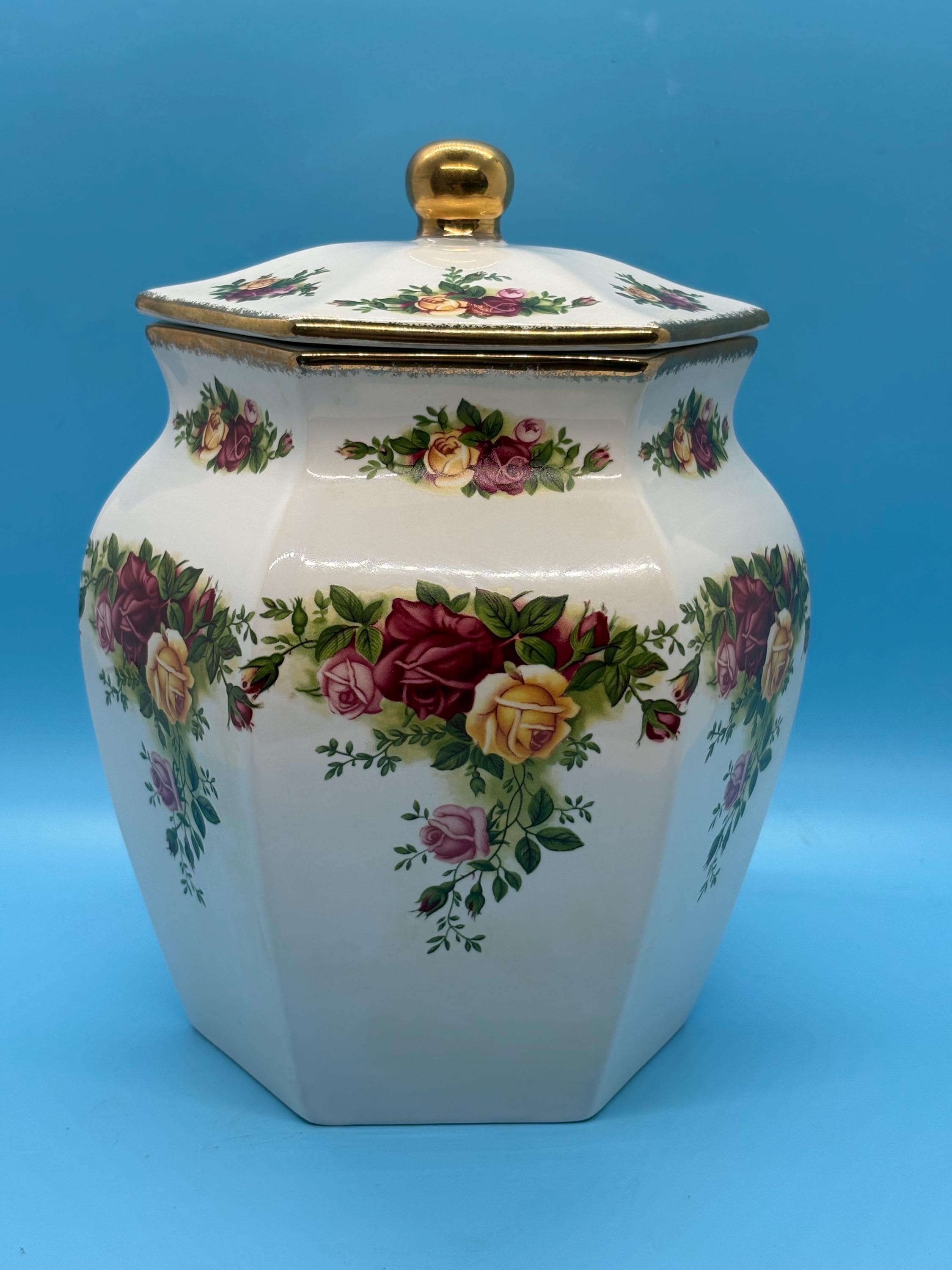 Vintage Royal Albert Old Country Roses Biscuit Barrel, English