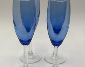 Copas de champán Libby azules, vasos con tallos azules y transparentes.