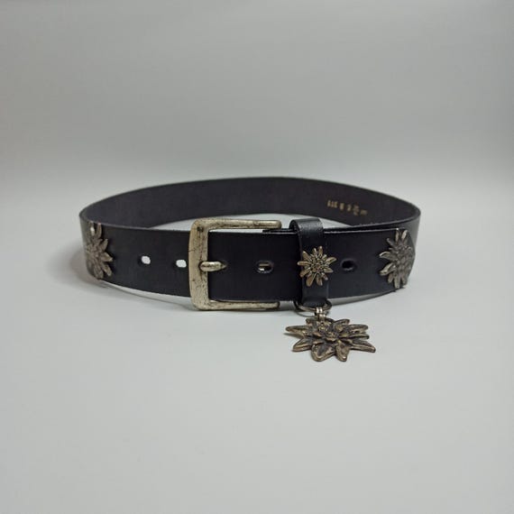 Vintage Leather Belt with Edelweiss Charms – Alpine Floral Buckle, Rustic Retro Accessory