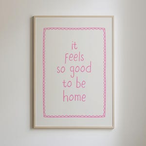 Póster "Se siente tan bien estar en casa", póster con frases bonitas sobre el hogar, arte de pared de moda, impresiones para dormitorios, decoración estética de apartamentos, impresiones femeninas rosas
