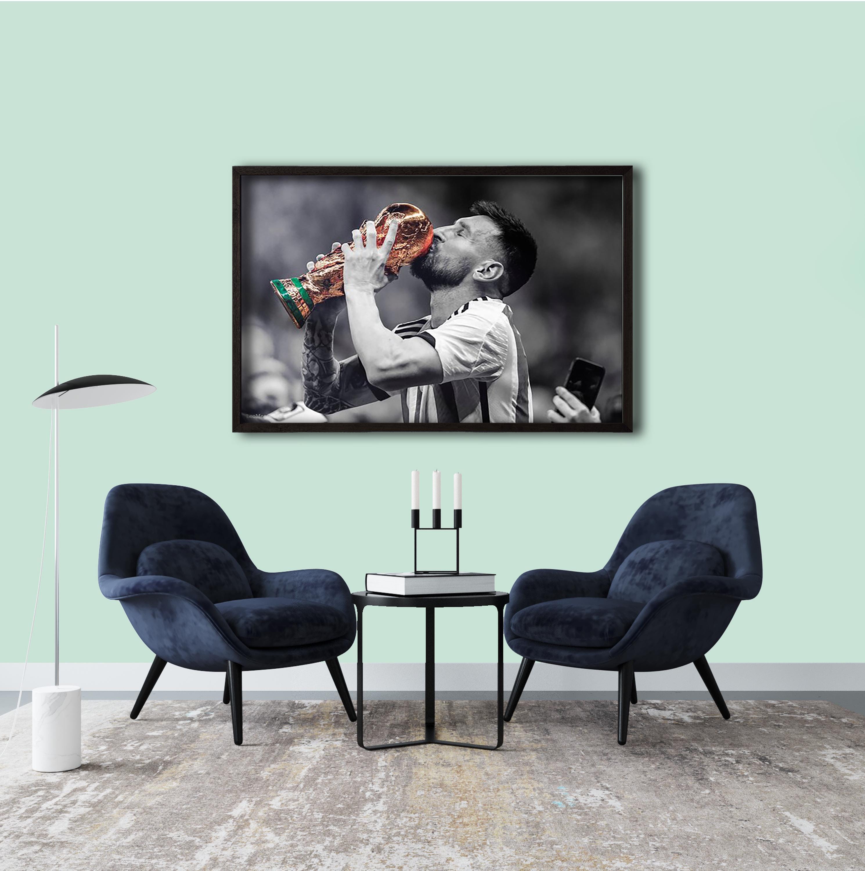 メッシワールドカップ優勝キャンバス、サッカーレジェンドプリント、象徴的なサッカーの瞬間、白黒スポーツアート、メッシキストロフィー、サッカーアート -  Etsy 日本, image size:2980x3000