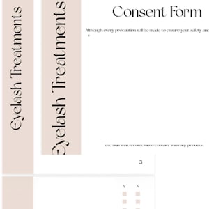 Puede incluir: Un juego de tres tazas de cerámica con un acabado mate moteado. Las tazas son de color crema, gris claro y gris oscuro. Cada taza tiene un diseño minimalista simple y un asa redondeada. Las tazas están apiladas.