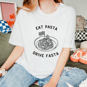 Camiseta de Fórmula 1, camiseta &quot;Come Pasta, Conduce Rápido&quot; de F1, camiseta divertida de F1, regalo para aficionados a las carreras, merchandising de Grand Prix Motorsport, ropa de piloto para circuitos de carreras