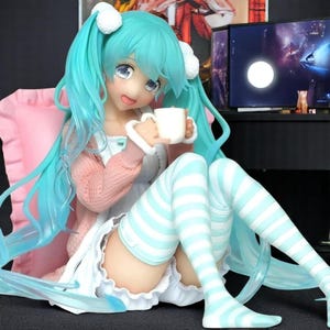 初音ミク フィギュア（大型ベース付き） | かわいいボーカロイド像 | アニメガール コレクターアイテム | 高品質 PVC フィギュア | オタクギフトディスプレイ