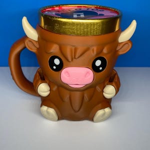 3D Printed Highland Cow Ice Cream Pint Holder with Spoon Slot – Cute Reusable Cozy for Standard Ice Cream Pints