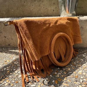 Boho-Handtasche aus echtem Wildleder – handgefertigt in Italien – lange Fransen und abnehmbarer Schultergurt – handgefertigtes Geschenk