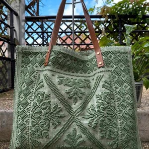 Grand Cabas Tapisserie Vert Olive Garni Cuir - Artisanat Italien - Bohème Chic - Made in Italy - Sac Femme Nature - Cadeau Tendance 2025