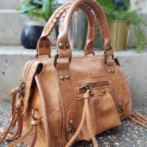 Sac en Cuir vieilli Small Camel Vintage – Style Bohème Rock Chic, Made in Italy