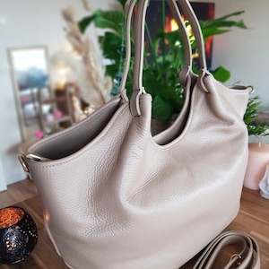 Große Handtasche aus genarbtem Leder in Beige – Zeitlose Eleganz, hergestellt in Italien