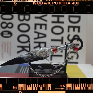 Kunai hecho a mano de 6 pulgadas, daga gótica decorada con joyas rojas y serpiente, regalo único para novio/novia, exquisito abrecartas, regalo de vacaciones