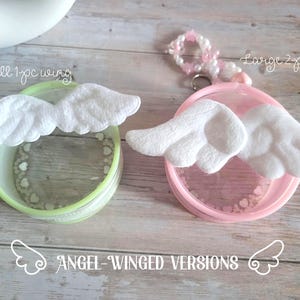 Estuche de transporte con macarrón de ángel decorado Tamagotchi Paradise con llavero hecho a mano y juego de pegatinas para personalizar