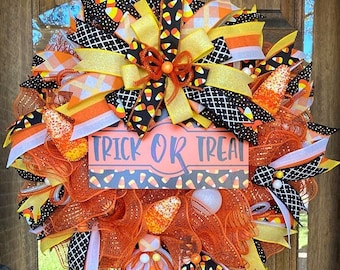 Candy Corn Wreath, Halloween Wreath, Trick or Treat Wreath, Door Hanger, Halloween Decor, Front Door Wreath, Front Porch Wreath