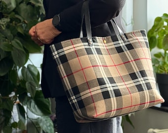 Kleine beige en zwarte geruite handtas – Damestas van zwarte stof en leer – Chique en praktische handtas – Binnenkant met vakjes