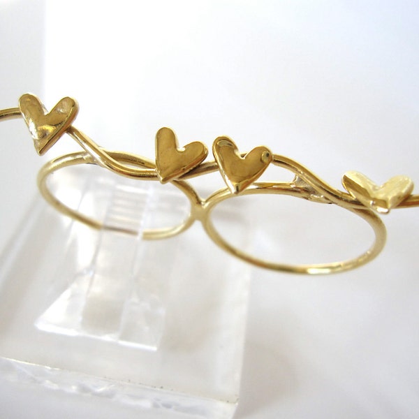 Hearts on a Vine Double-Finger Ring