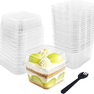 Dessertbecher aus Kunststoff mit Deckel und Mini-Löffeln, ideal als Gastgeschenk, für Partys, Mini-Dessertbecher, transparente Kunststoffbecher zur Dessertpräsentation