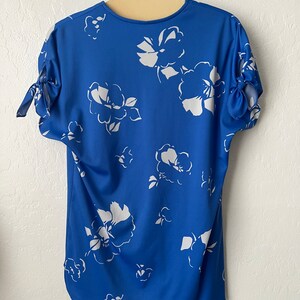 Vintage Hawaiin Style V Neck Short Sleeve Floral Blouse image 6