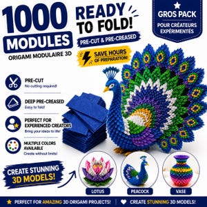 Op de afbeelding: Een 1000-delige 3D modulaire origamiset met voorgesneden en voorgevouwen blauwe papieren modules. De afbeelding toont een voltooide pauwsculptuur, een stapel blauw papier en kleine ronde afbeeldingen van een lotus, pauw en een vaas.