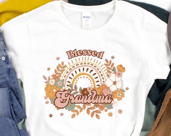 Blessed Grandma Retro Floral T-Shirt - Mom Life Women's Tee - Gramma T Shirt - Retro Mothers Day Gift - Flower Shirt - New Grandma Gift