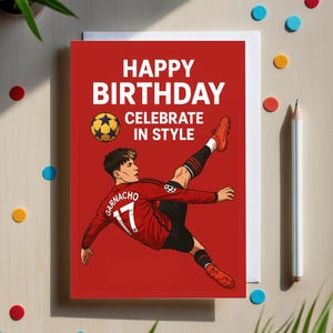 Carte d'anniversaire de football Manchester Utd avec illustration de coup de pied de bicyclette Garnacho | Carte de voeux de football rouge pour les fans de Garnacho