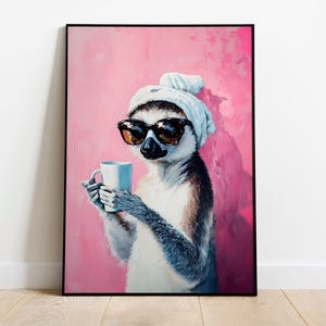 Póster digital de lémur para baño, divertido arte mural de spa, adorable estampado animal, lémur relajante con toalla y café, decoración de baño original, obra de arte imprimible