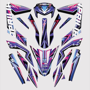 Op de afbeelding: Een set motorfiets stickers in een blauw, roze en zwart kleurenschema. De stickers hebben een bliksemontwerp en de woorden "Aprilia" en "Michelin".