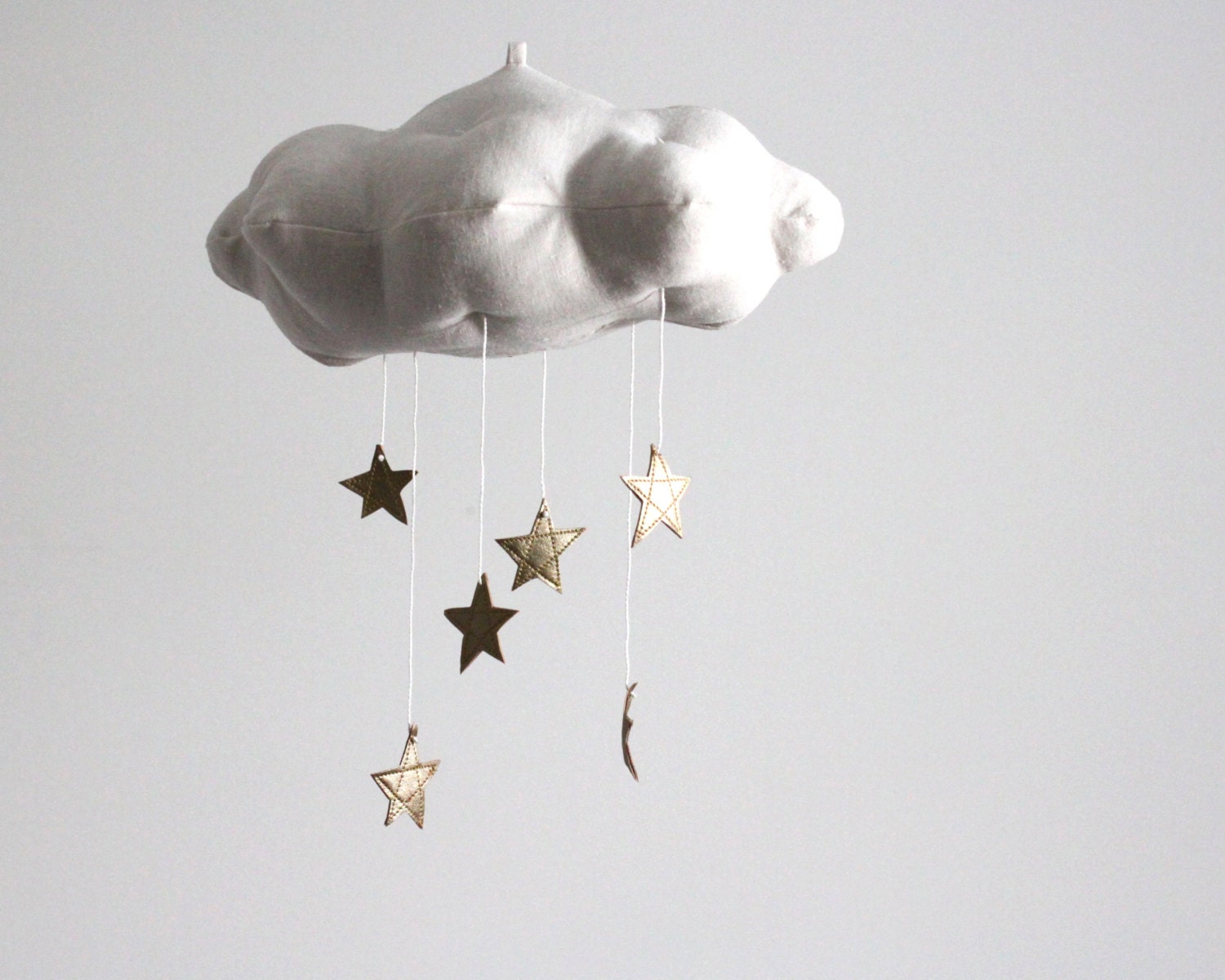 Gold Star Cloud Mobile - Sculpture en Tissu Moderne Décor de Chambre Bébé Lin et Faux Cuir Métalliqu